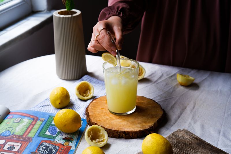 Fresh squeezed lemonade drink to cool down spicy chicken