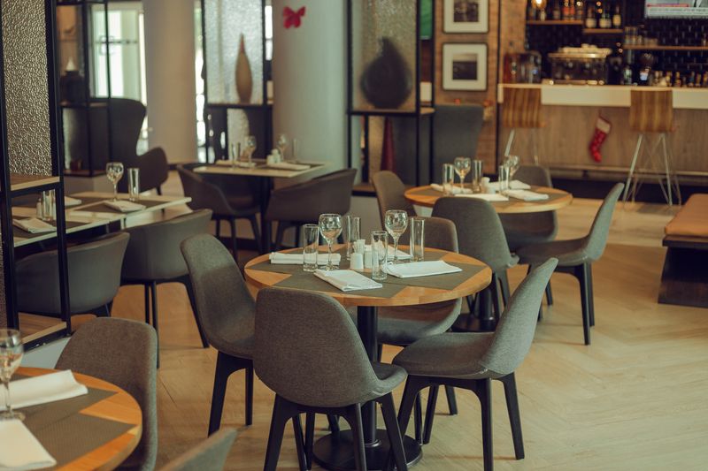 Fresh daves chicken being served in a vibrant restaurant setting